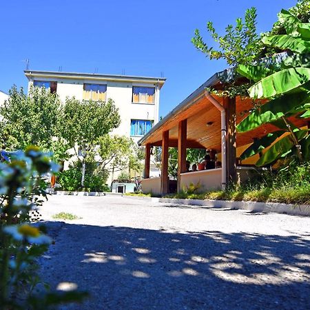 Lovely Apartment W/ Ac + Bath. + Kitchen + Parking And Garden Шкодер Экстерьер фото