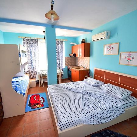 Lovely Apartment W/ Ac + Bath. + Kitchen + Parking And Garden Шкодер Экстерьер фото